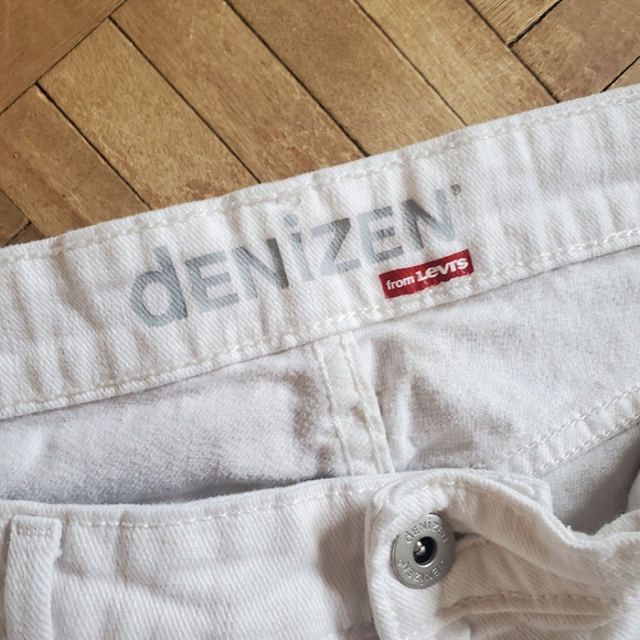 💥3 for $15💥 Denizen by Levi's white Capri pants - Picture 2 of 6